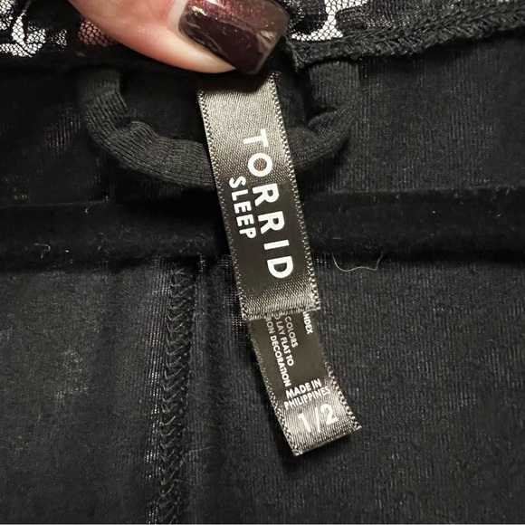 TORRID Sleep Black Lace Trimmed Robe - Picture 4 of 5